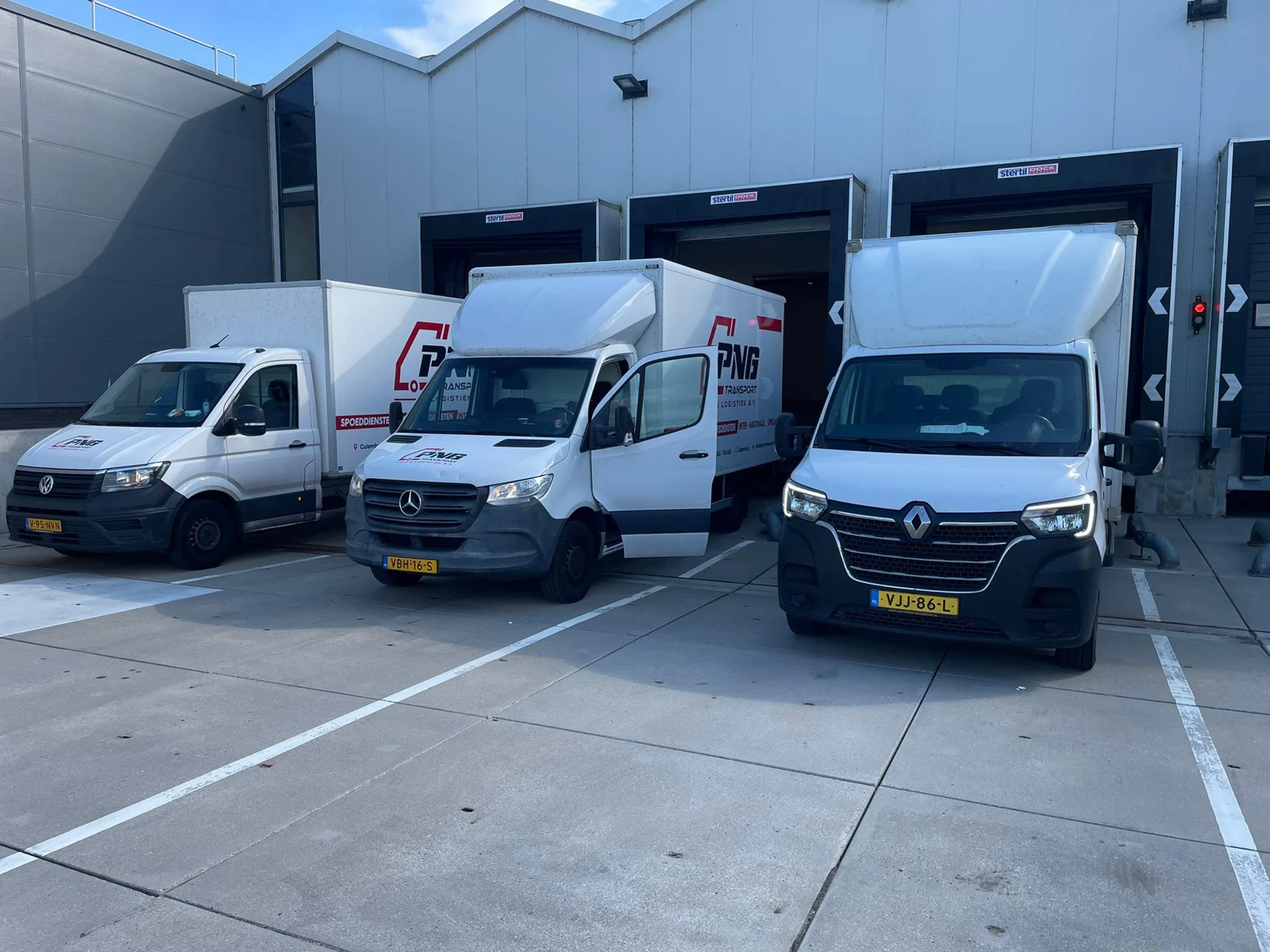 PNG Transport wagenpark bij het laadperron